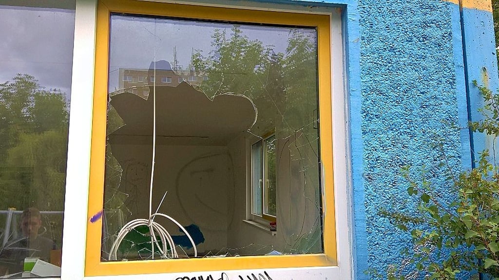 Die Einbrecher zetrümmerten ein Fenster und stiegen danach in die Einrichtung des Kinderschutzbundes in Halle ein.