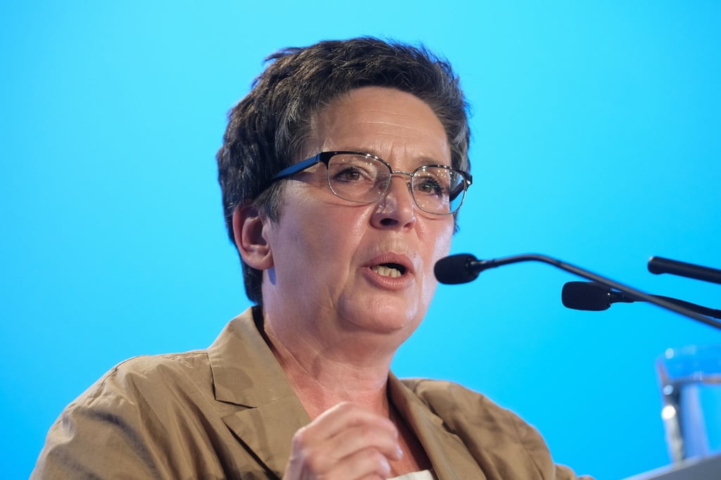 AfD-Politikerin Sylvia Limmer spricht.