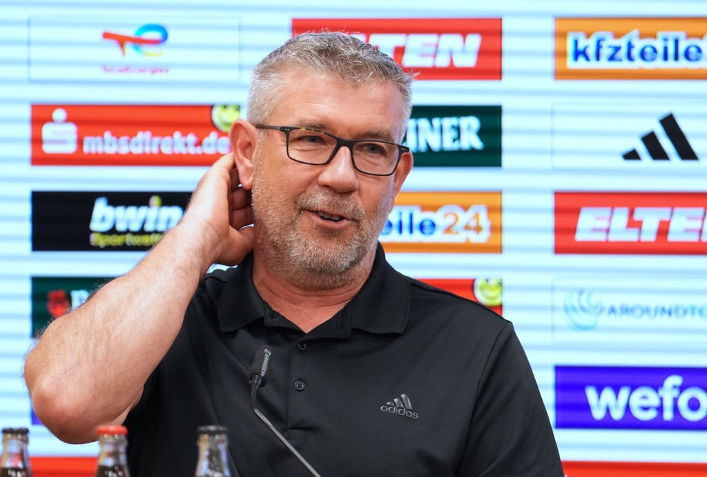 Unions Cheftrainer Urs Fischer spricht.