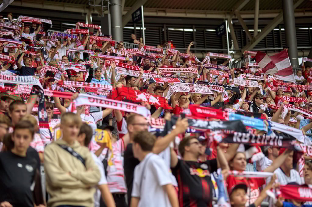Fans von RB Leipzig blicken auf die kommende Saison.