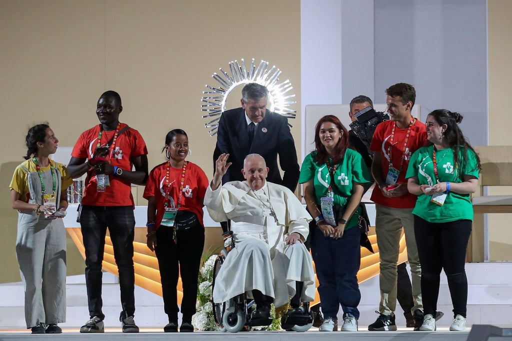 Papst Franziskus mit Teilnehmern des Weltjugendtags im Tejo-Park in Lissabon.