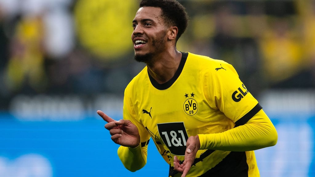 Dortmunds Felix Nmecha beim&nbsp;Torjubel.