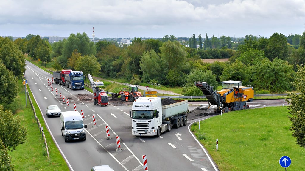 Ein Blick auf die Bauarbeiten an der Auffahrt zwischen B 71 und der Kreisstraße zwischen Haldensleben und Neuenhofe.