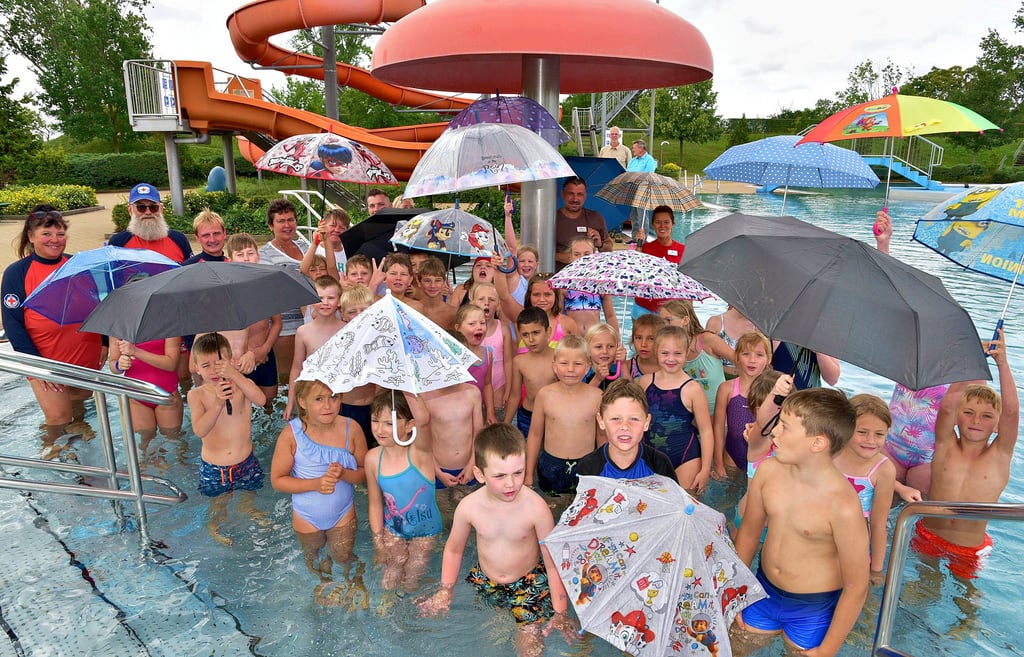 Das Wetter war beim Schwimmcamp des Hortes der Franz-Mehring-Schule nicht optimal. Dem Spaß tat das aber keinen Abbruch.
