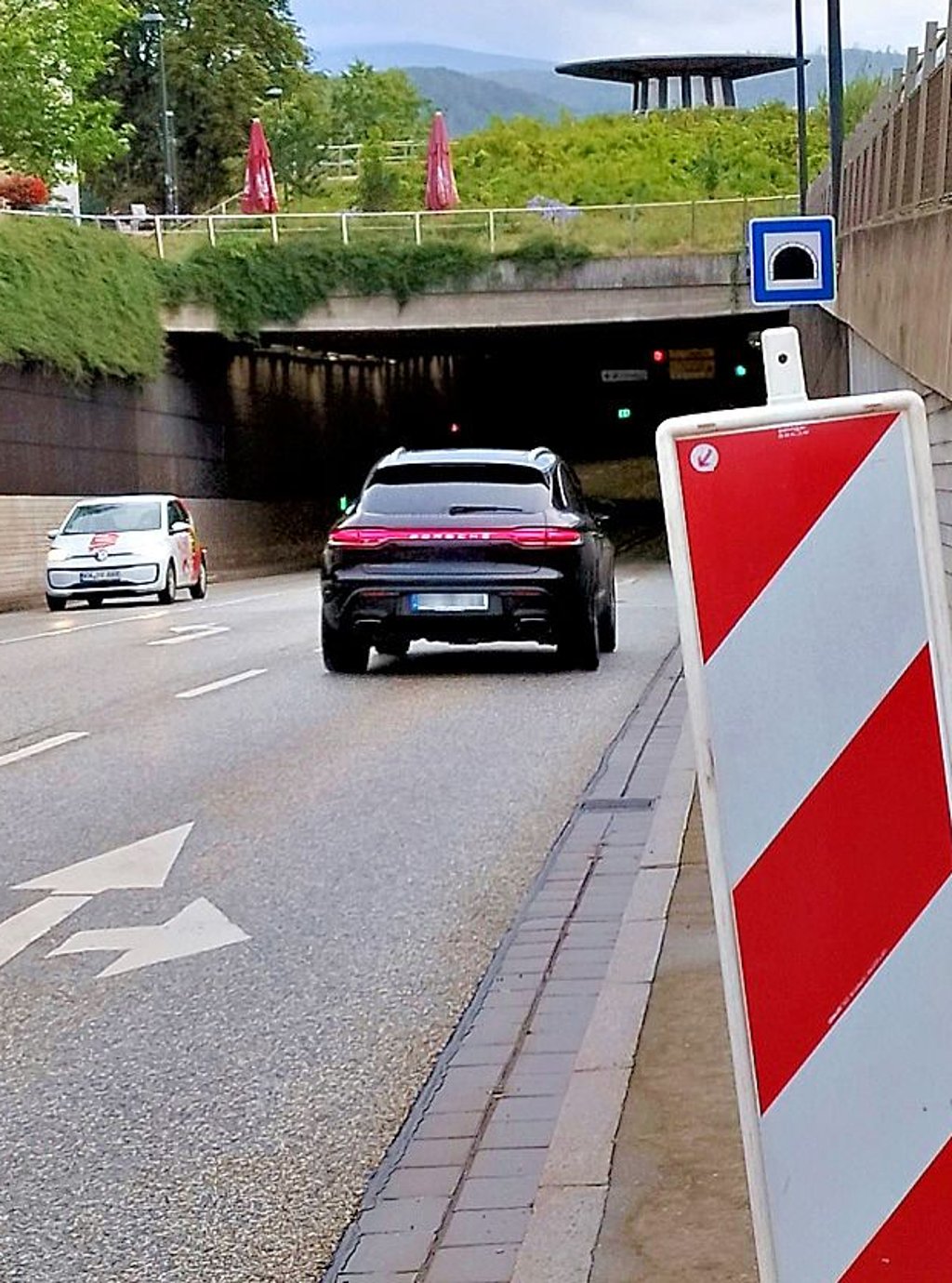 Noch gibt es freie Fahrt durch den Wernigeröder Altstadtkreisel. Doch schon bald wird hier wieder gebaut.