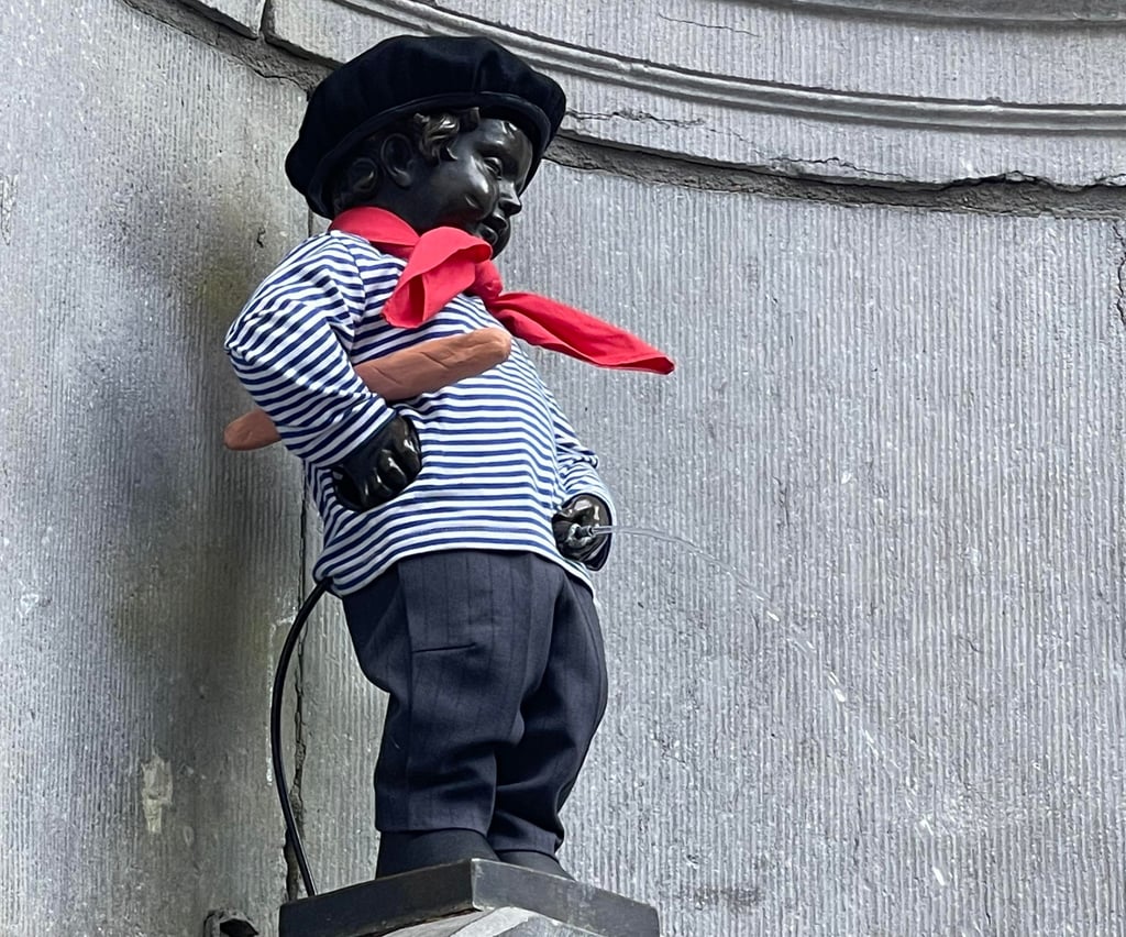 Das Maenneken Pis ist ein Wahrzeichen Brüssels.