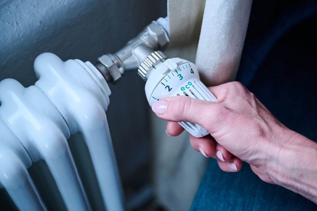 Auf die Höhe der CO2-Abgabe bei ihren Heizkosten haben Mieter nur über das eigene Heizverhalten Einfluss. Der energetische Zustand des Gebäudes liegt in den Händen des Eigentümers.
