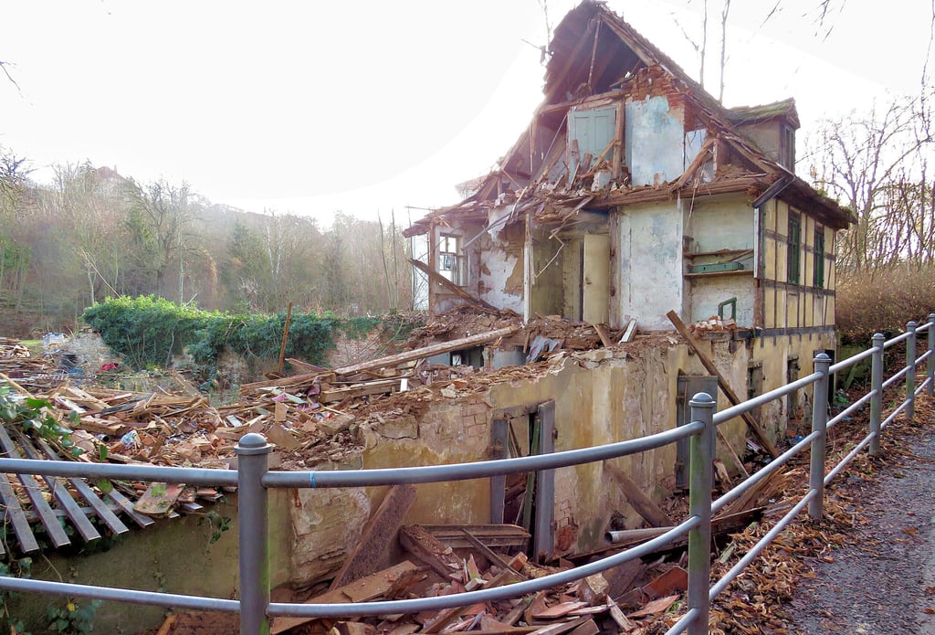 Der Abbruch des letzten Bauzeugen der 1223 erstmals erwähnten Zeitzer Hanfmühle in der Steintorvorstadt ist erfolgt.