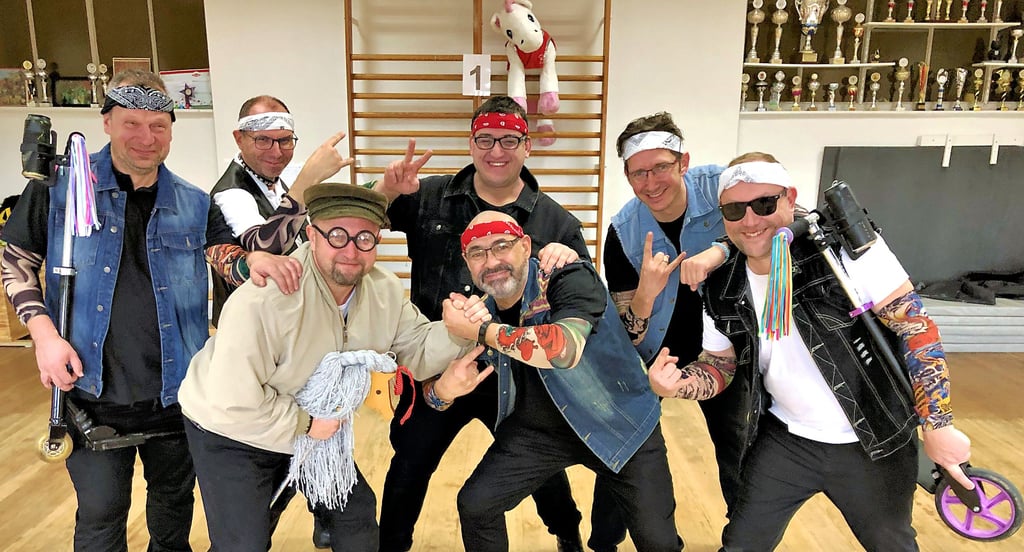 Das Männerballett des Königlichen Narrenvereins trainiert für die tollen Tage.