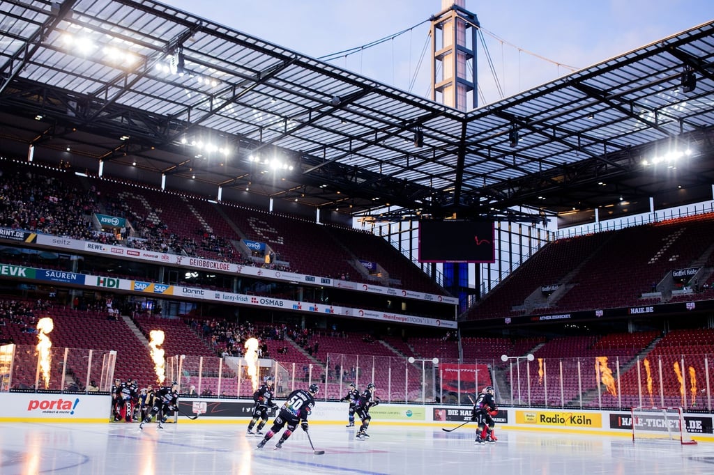 Die Kölner Haie setzten sich im FC-Stadion gegen die Augsburger Panther durch.
