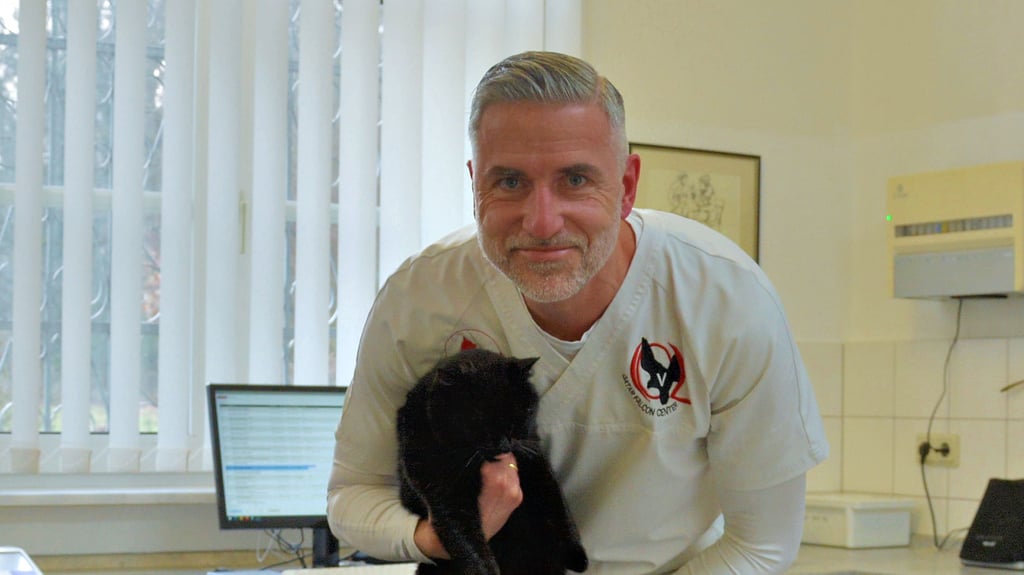 Tierarzt Dr. Andres Pohl hat sich vor 20 Jahren in Haldensleben mit seiner eigenen Praxis niedergelassen. Alle sechs Wochen ist er für den einwöchigen Notfalldienst in der nördlichen Börde zuständig.Kristina Reiher