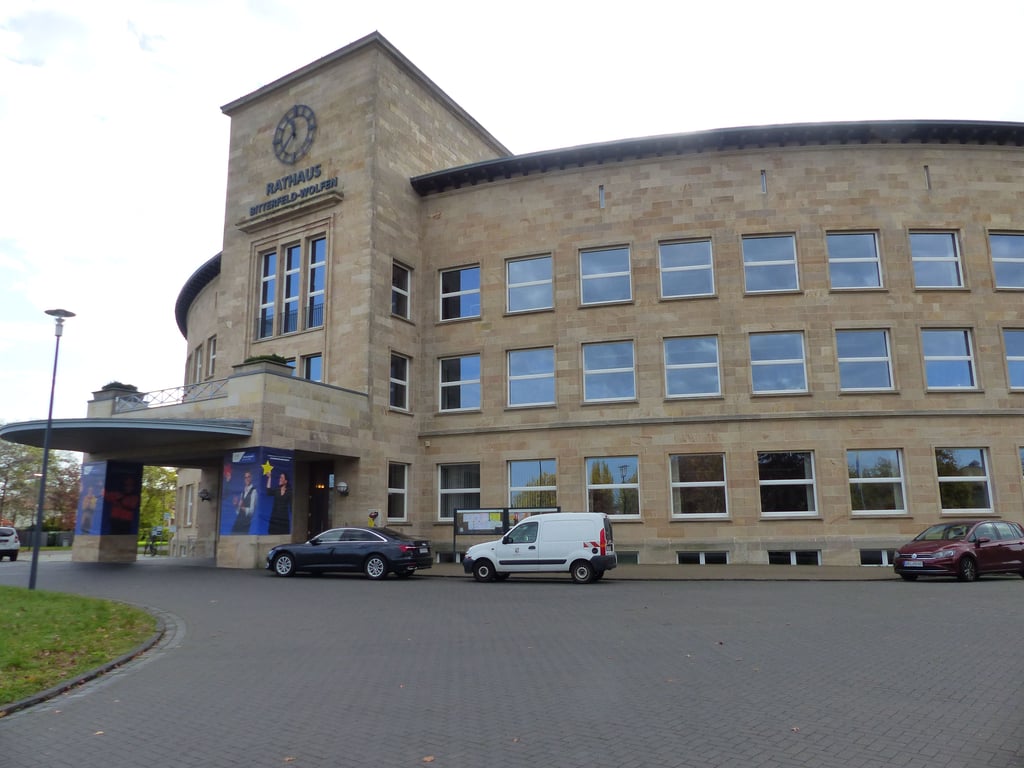 Der im Ratssaal Wolfen tagende Stadtrat hat die Entscheidung verschoben.