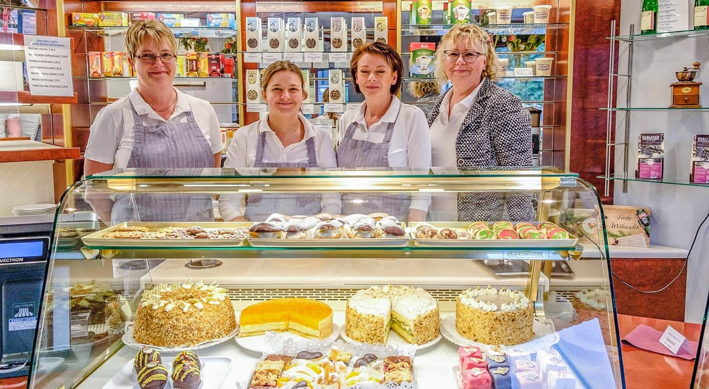 Simone Guß (re.) kann sich immer auf ihre Mitarbeiterinnen (v.l.) Sabrina Müller, Cassandra Kloß und Michaela Kreisel verlassen.