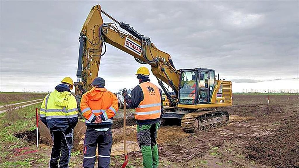 Auf der künftigen Intel-Fläche auf dem Eulenberg im Süden Magdeburgs haben die ersten Erkundungsarbeiten begonnen.
