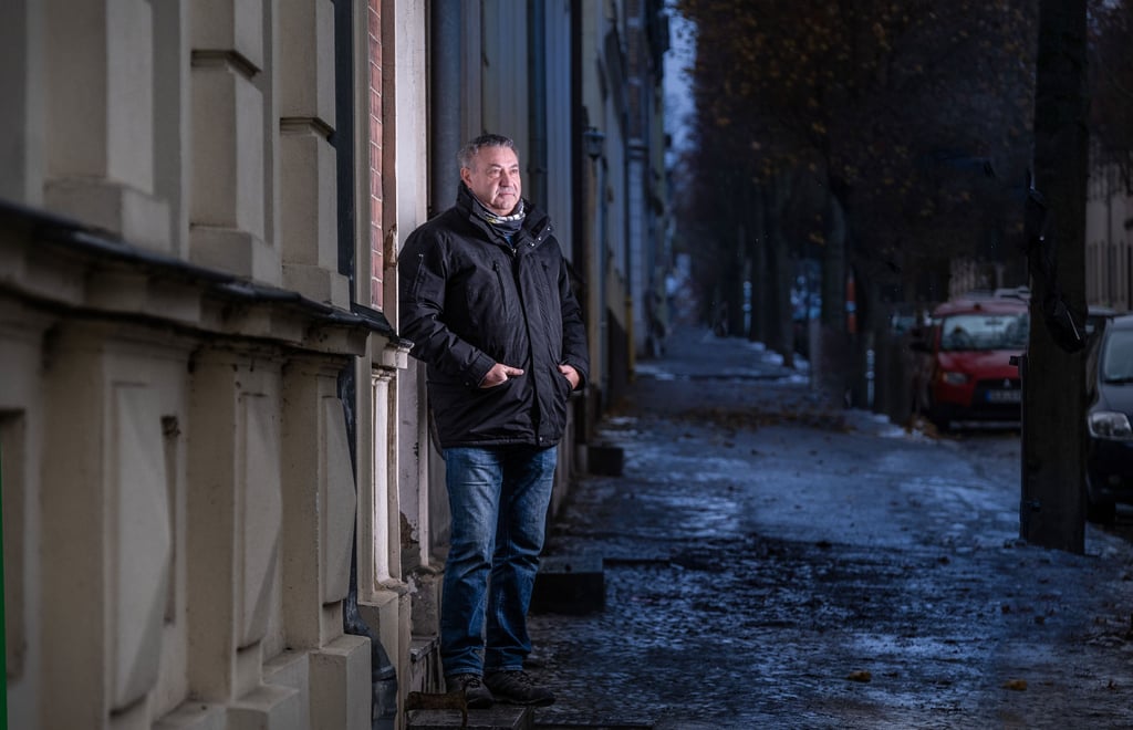 Der ehemalige Lokalredakteur Andreas Braun, hier am damaligen Tatort in der Hohen Straße in Bernburg, hat den Fall journalistisch begleitet.