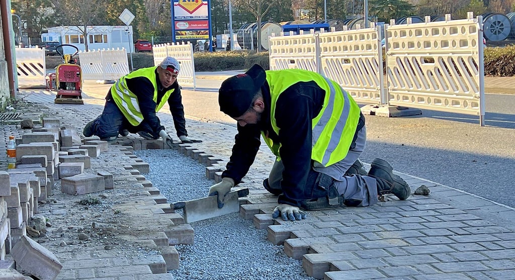 Anfang März des vergangenen Jahres begann in der Stadt Hecklingen der Ausbau eines neuen Glasfasernetzes. Begonnen hatten die Bautrupps in der Hermann-Danz-Straße und in der Gierslebener Straße in Heklingen.