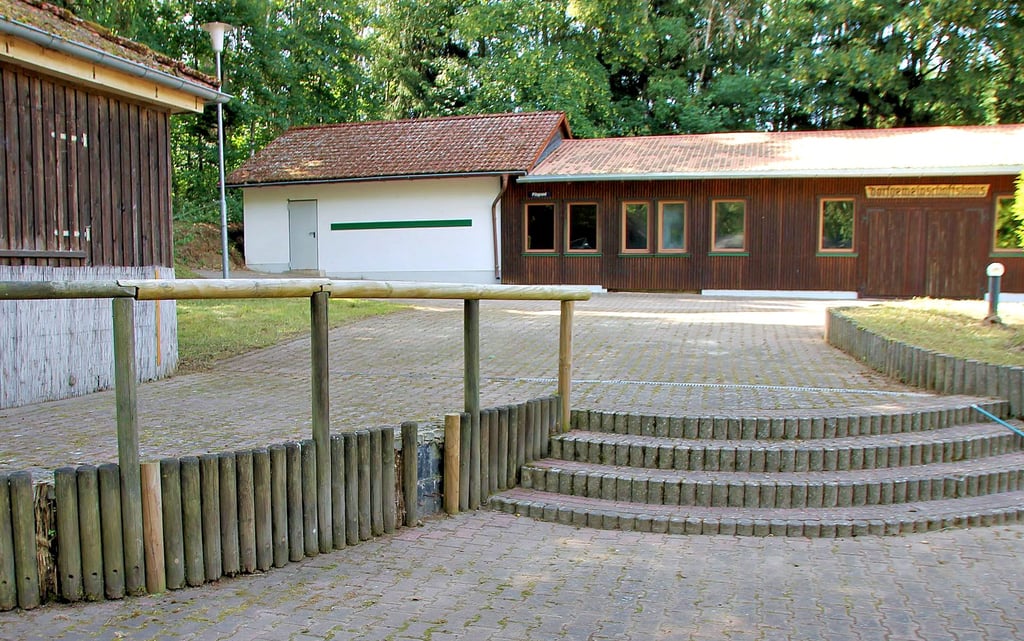 Das Dorfgemeinschaftshaus in Tanne soll 2023 zu Ende saniert werden. Erledigt werden die Arbeiten von den Vereinen.