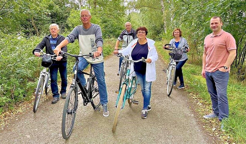 Bürgermeister Ferid Giebler (r.) und die Mitglieder des Heimat- und Naturvereins Burgkemnitz waren schon vor anderthalb Jahren am Start.