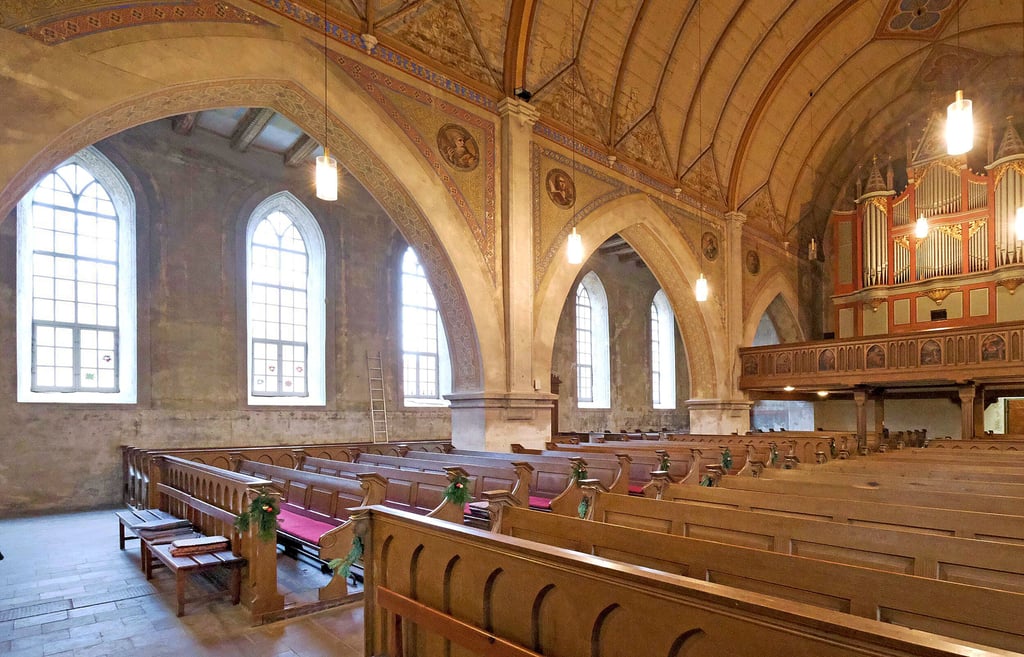 Die Bestuhlung des Kirchenschiffs sorgt für Diskussionsstoff: Sollen Teile stehen bleiben oder wird Platz gemacht für Neues?