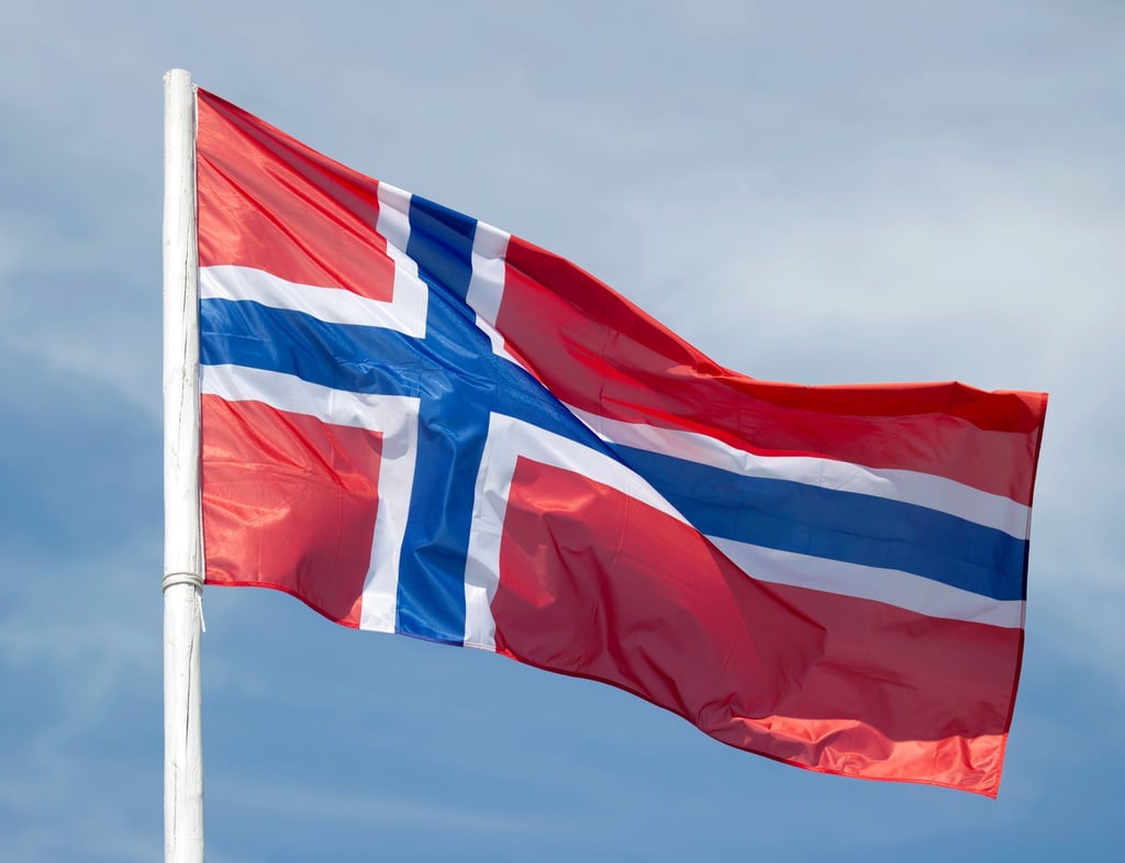 Norwegens Nationalflagge flattert im Wind: Das meiste Gas für Deutschland kam 2022 aus Norwegen.