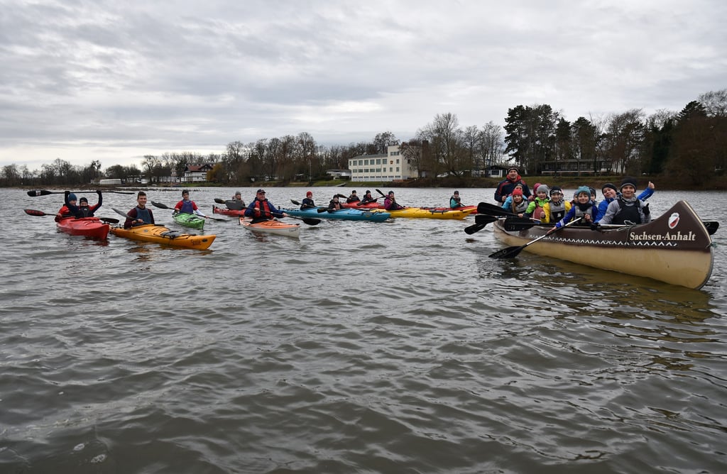 Trainigsauftakt für die jungen Kanusportler vom Kanu-Klub Börde Magdeburg auf der Alten Elbe in Magdeburg.