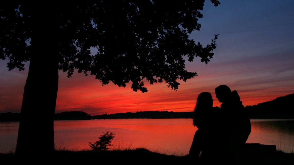 Gegen das Gefühl der Machtlosigkeit: Hat der Partner oder die Partnerin Depressionen, ist eine Auseinandersetzung mit der Erkrankung wichtig.