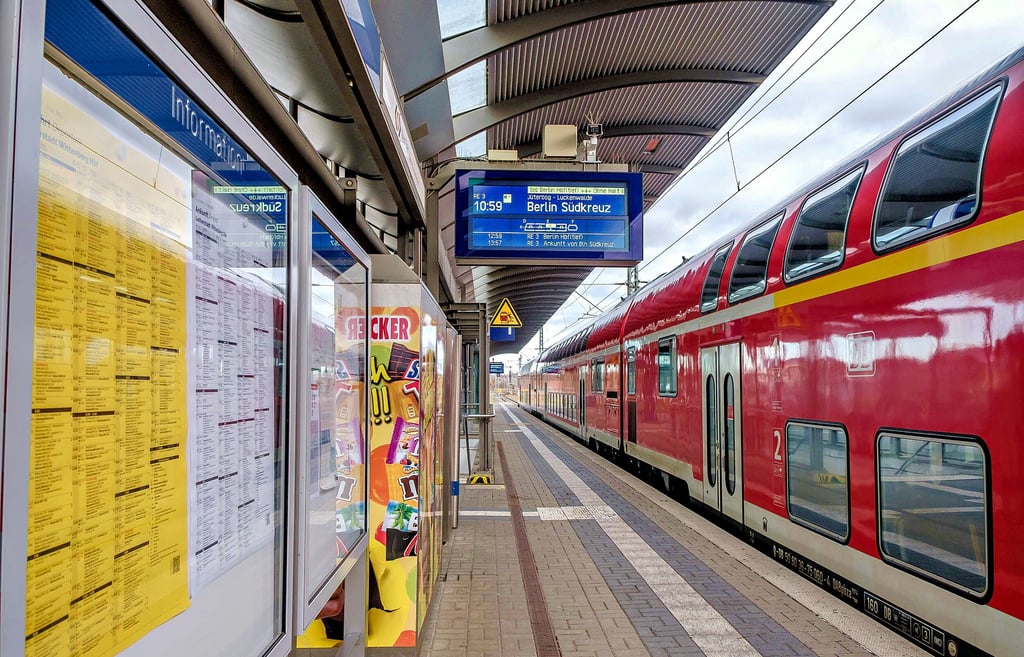 Am Bahnsteig 1 fahren die Züge Richtung Berlin ab. Neuerdings eine Minute früher, was Nachteile für Reisende am Morgen haben kann.