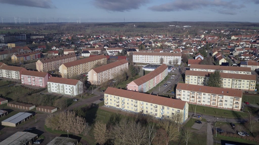 Blick über das Altneubaugebiet in Osterburg.