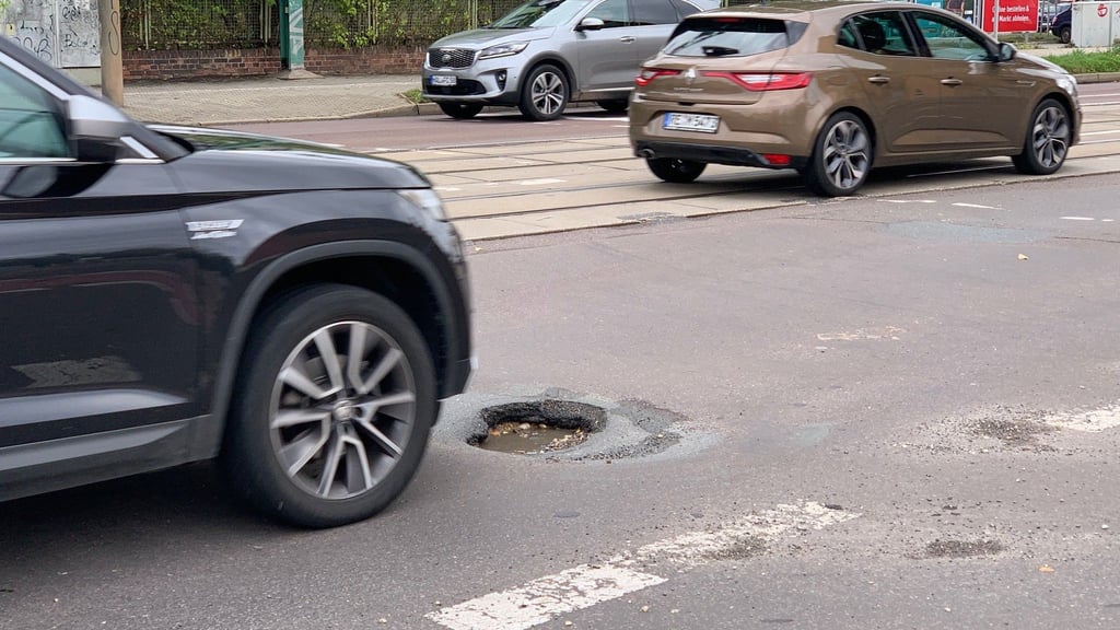 Jährlich gibt die Stadt mehr als 3 Millionen Euro für Straßensanierungen aus. Doch wie viel davon kommen Radwegen zugute?