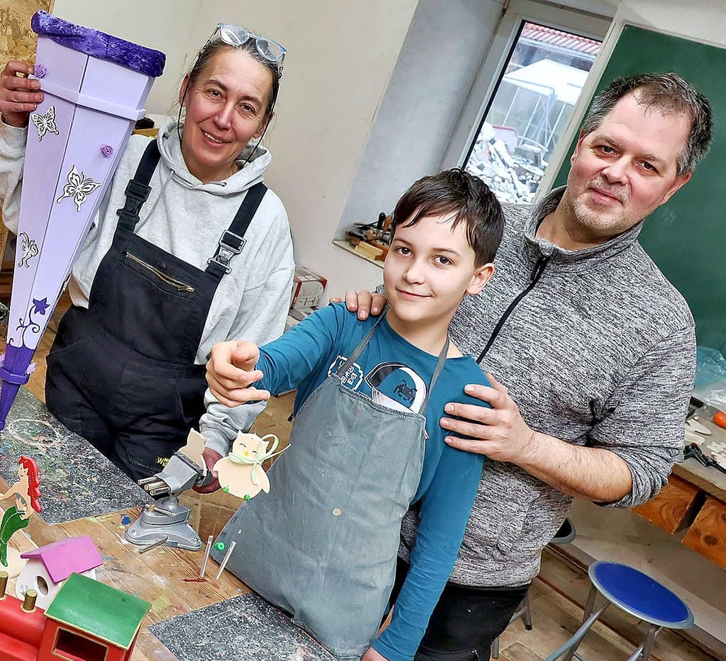 Holzspielzeug ist das Leben von Manuela, André und Sohnemann Lenny Domke aus Klostermansfeld.