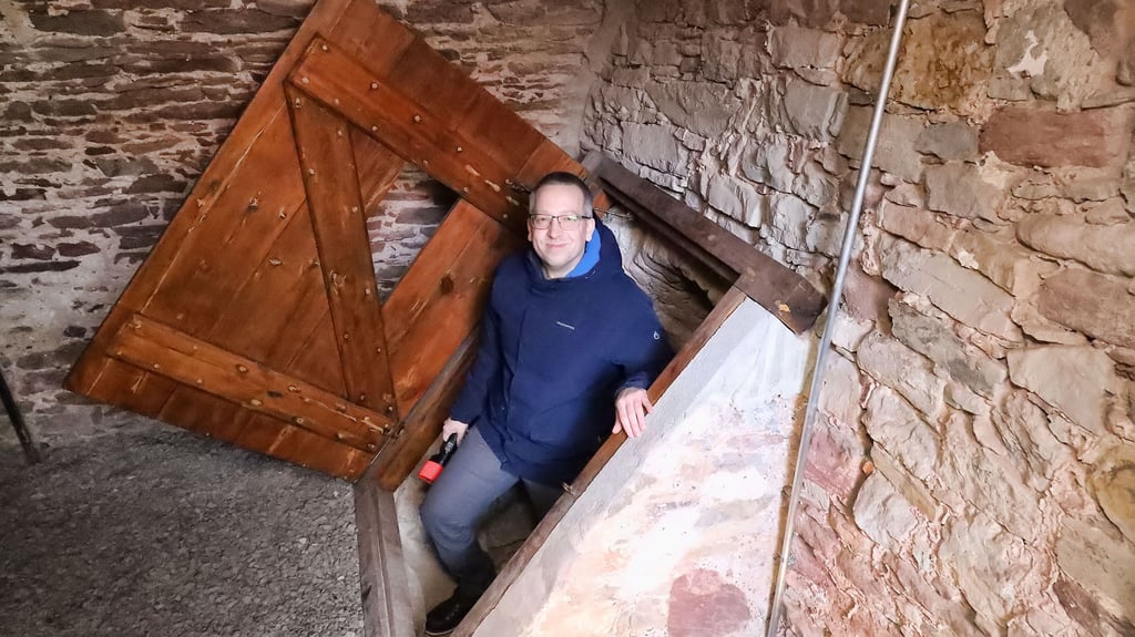 Der Museumpädagoge Nick Schöne nimmt die Besucher mit ins Wohnhaus der Familie von Martin Luther.