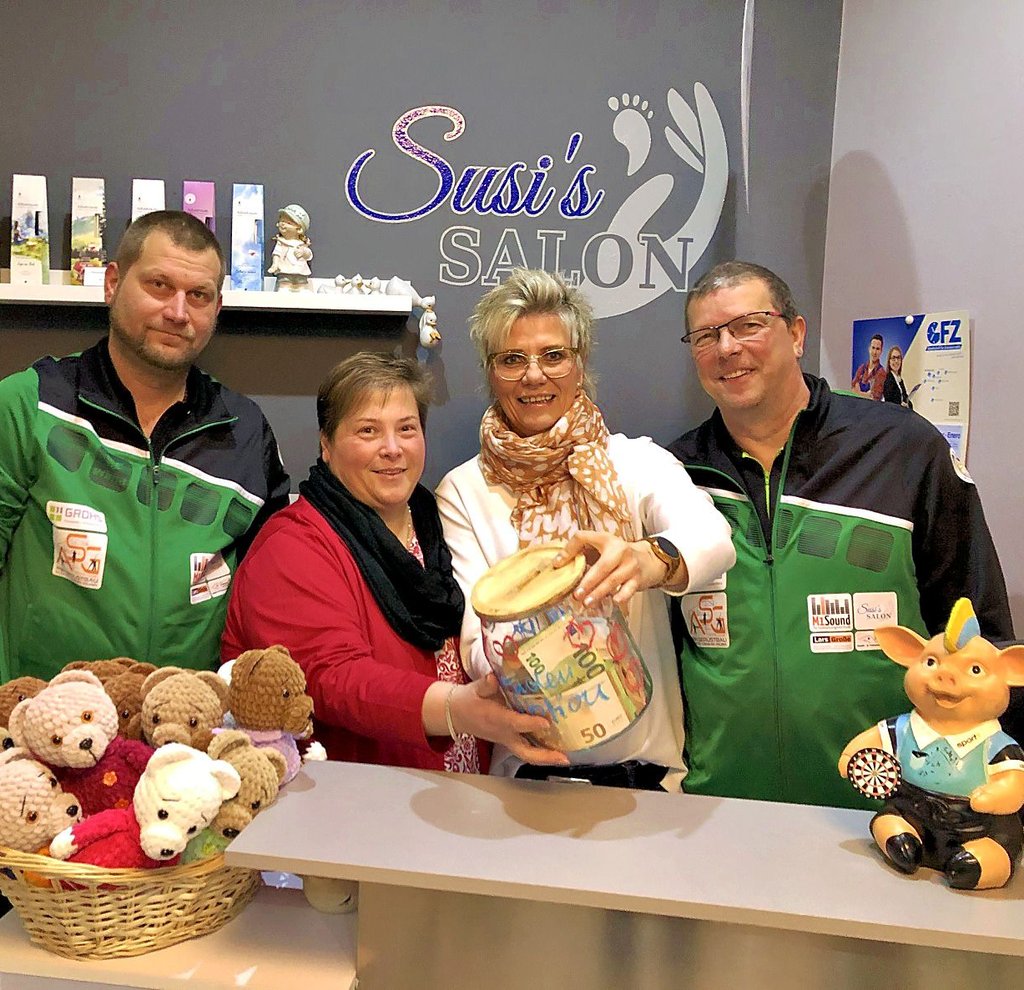 Nico Hellmuth, Nadine Haak, Susann Albrecht, Matthias Fiedler (von links) und ihre Mitstreiter haben ein Herz für krebskranke Kinder.