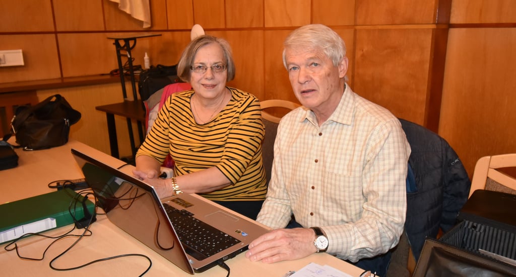 Christiana Krafczyk und Peter Adam schlichten in ihrer Freizeit in der Schiedsstelle der Verbandsgemeinde Egelner Mulde Nachbarschaftsstreitigkeiten.