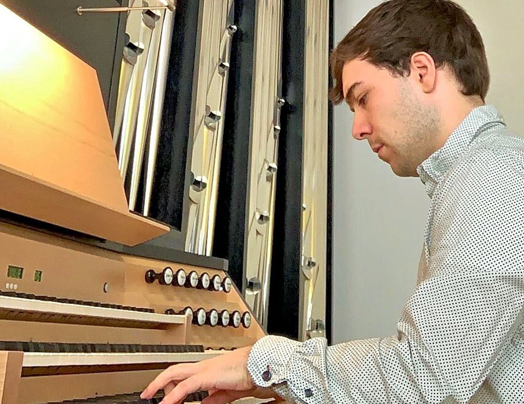 Der junge Organist Christoph Blamberg tritt am Sonntag in der St.-Marien-Kirche in Schönebeck auf. Sein musikalischer Werdegang begann in der Kreismusikschule in Schönebeck.