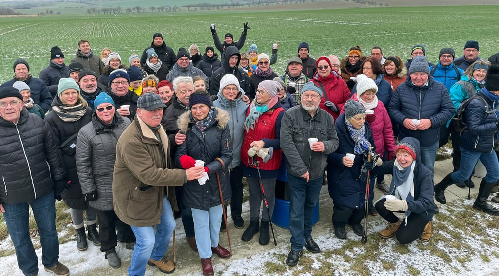 Frohgelaunt und sogar live im Radio präsentierte sich die Ummendorfer Wanderschar.