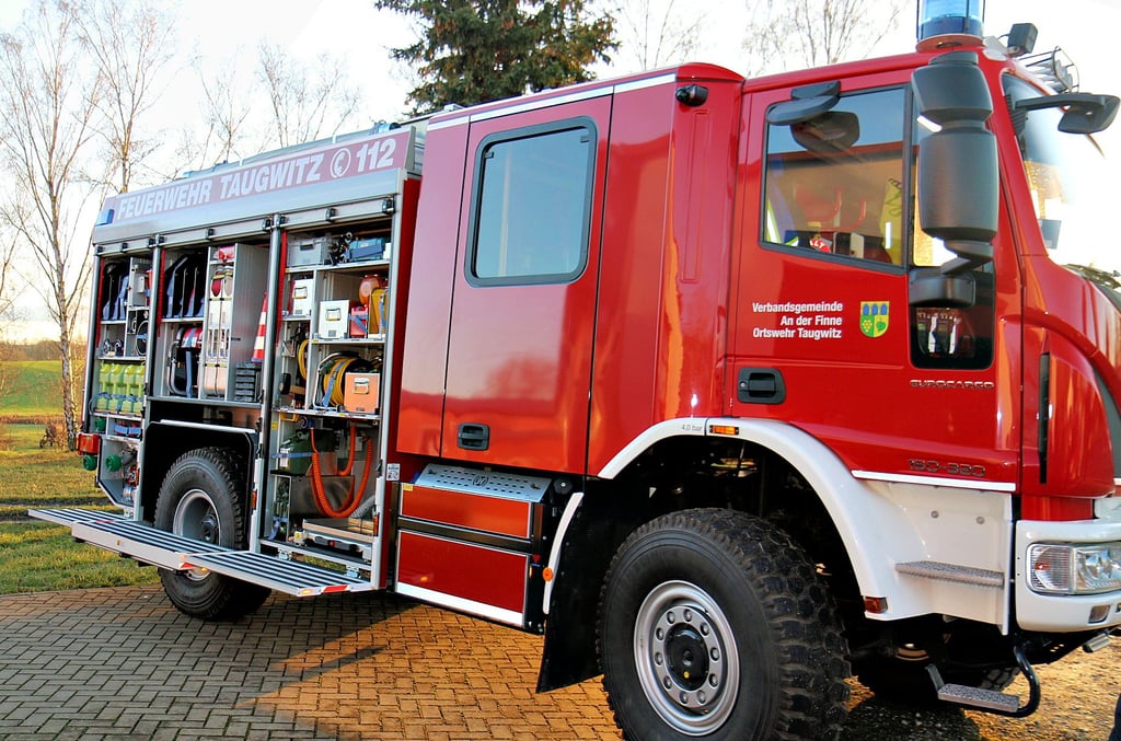 Die Freiwillige Feuerwehr Taugwitz hat ein neues Hilfeleistungslöschgruppenfahrzeug erhalten. Damit verbessert sich die Einsatzqualität der Wehr. Die Anschaffungskosten betragen rund 379.400 Euro.