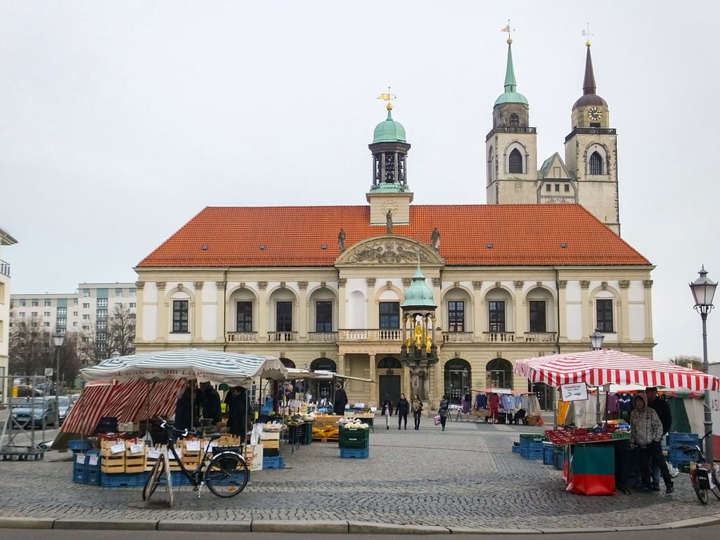 Das Alte Rathaus in Magdeburg ist Schauplatz für ein Handgemenge geworden. Dort war ein Asylbewerber aggressiv aufgetreten. Die Situation wurde als "bedrohlich" beschrieben. Foto: