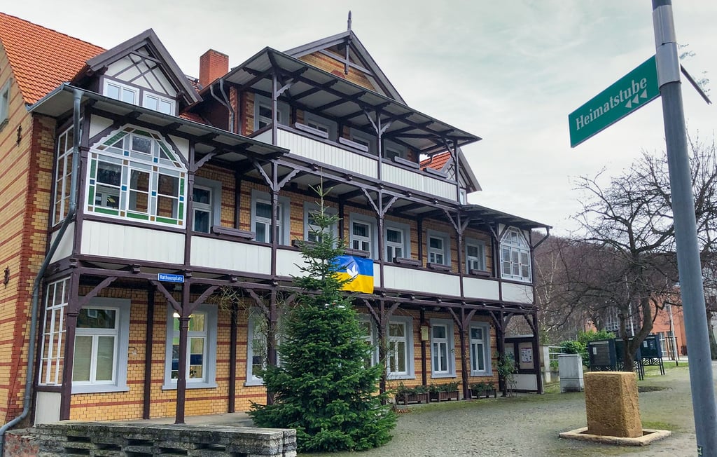 Im Rathaus Bad Suderode befinden sich auch die Heimatstube, die Bibliothek und die Touristinformation.
