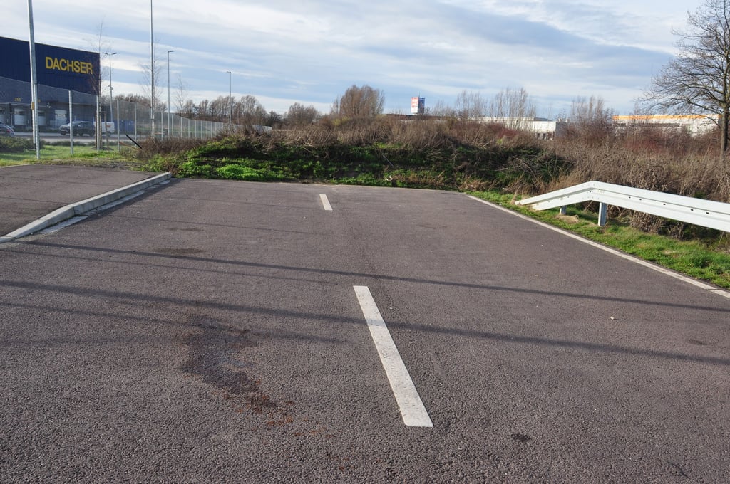 Die Grabower Straße im Norden Magdeburgs endet derzeit im Nichts.
