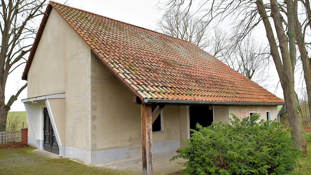 Das Innere der Trauerhalle Deesdorf ist fertig saniert. Nun muss noch, sobald das Wetter es zulässt, die Außenfassade gestrichen werden.