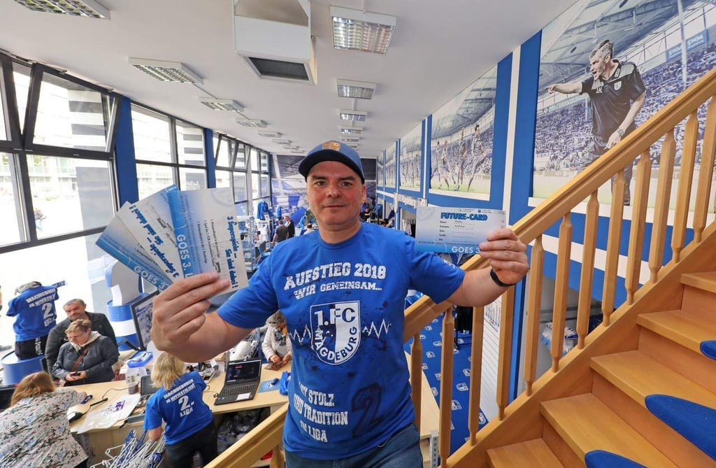 Andreas Müller ist Betreiber des Fanshops des 1. FC Magdeburg. Sein Vertrag mit dem 1. FC Magdeburg wurde nicht verlängert. Der Shop schließt zum 30. Juni 2023.