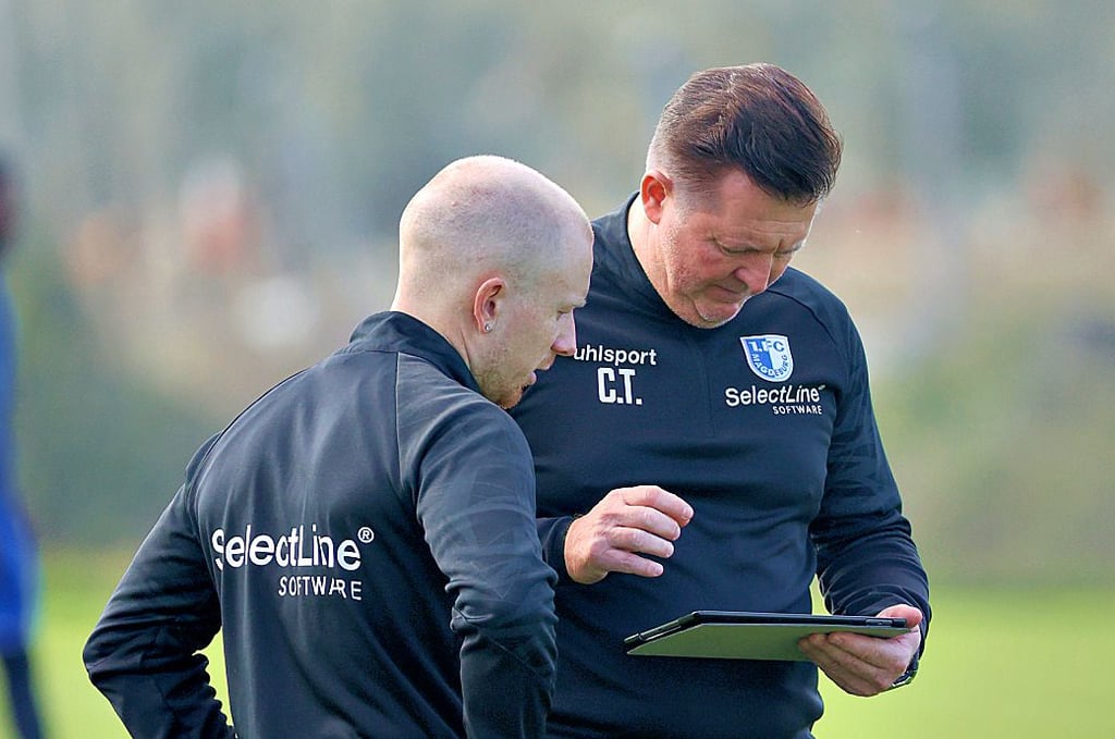 Haben bis Ende Januar klare Ziele: Christian Titz (r.) und seine Assistenten um Athletik-Trainer Jannik Kirchenkamp.