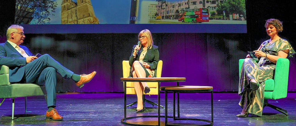 Magdeburgs Oberbürgermeisterin Simone Borris (Mitte) beantwortet Fragen von Volksstimme-Lokalchef Rainer Schweingel und Anja Guse aus der Chefredaktion der Zeitung.