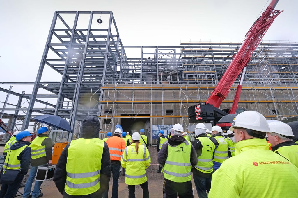 In Wolfen wurde Richtfest für die Lithiumhydroxid-Raffinerie von AMG Lithium gefeiert.