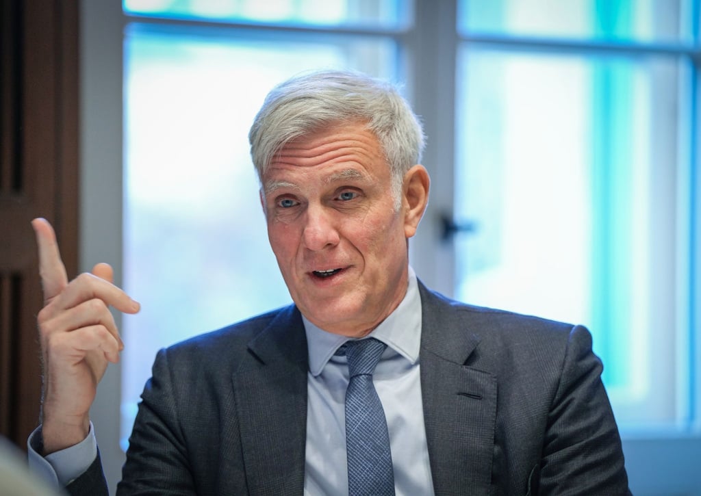Stephan Schwarz (parteilos), Senator für Wirtschaft, Energie und Betriebe des Landes Berlin, spricht.