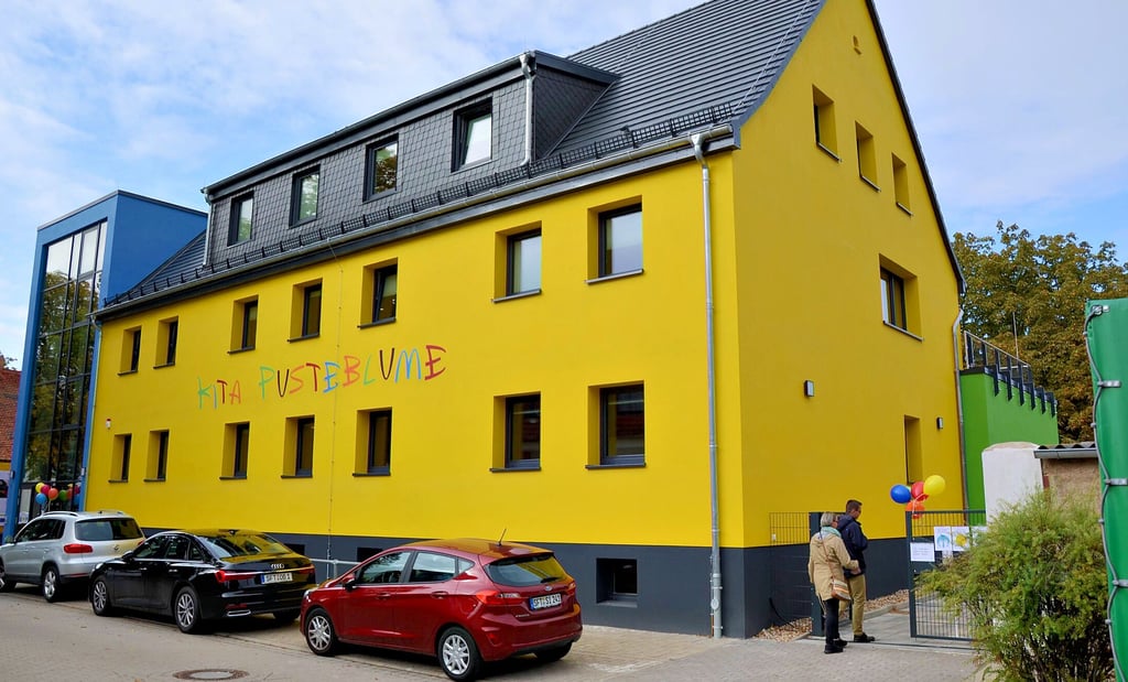 Die Kita „Pusteblume“ in Neundorf war neben der Kita „Abenteuerland“ in Förderstedt eines von zwei Projekten, die Michael König als Architekt bis zur Fertigstellung betreute. Andere Projekte wurden ihm im Dezember 2019 gekündigt.