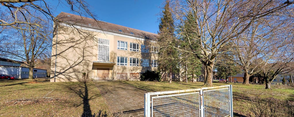 Die ehemalige Sekundarschule in Würchwitz musste 2007 wegen geringer Schülerzahlen schließen. Nun könnte dort eine freie Schule einziehen.