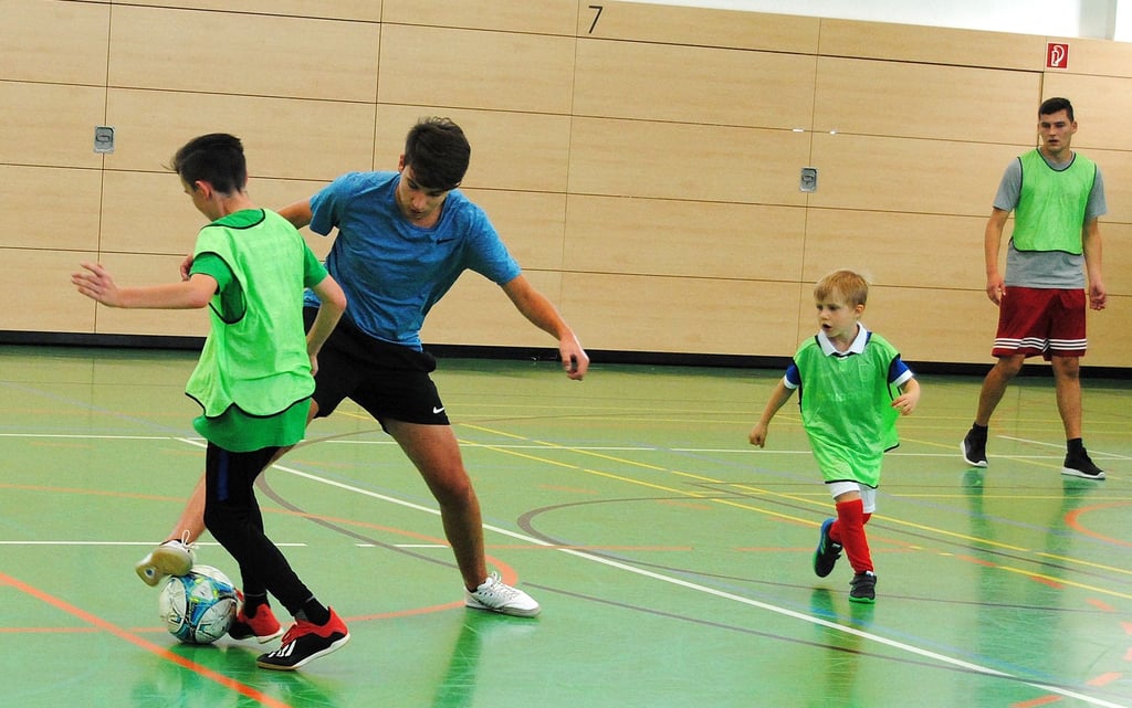 Ferien-Fußball-Turnier des Deutschen Roten Kreuzes in der Sporthalle am Sportpark Lostau.