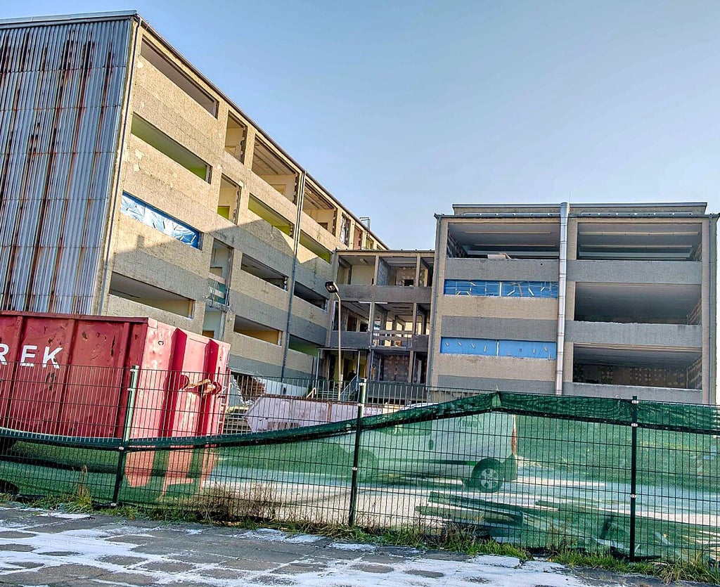 Lange hatte sich nichts mehr getan am alten Gebäude der Pratauer Grundschule „Katharina von Bora“ – Schadstoffe verzögerten den Abriss.