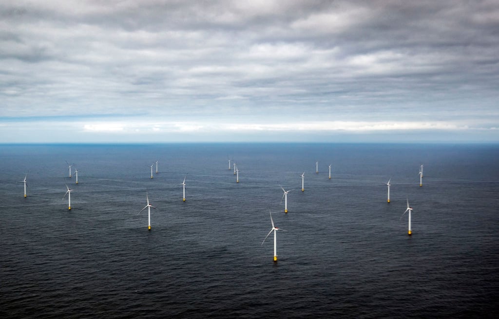Windkraftanlagen eines Offshore-Windparks.